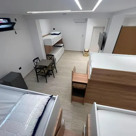 Ferra Hostal Durrës