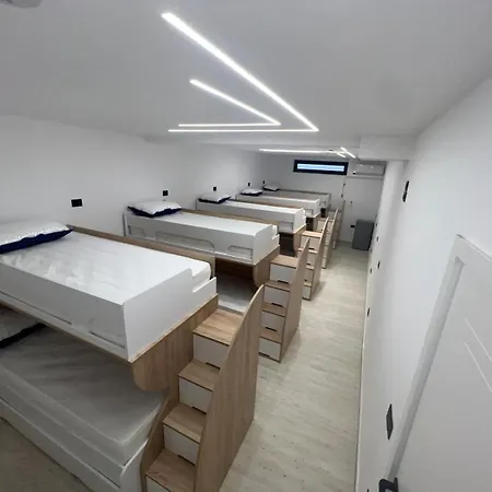 Ferra Hostal Durrës