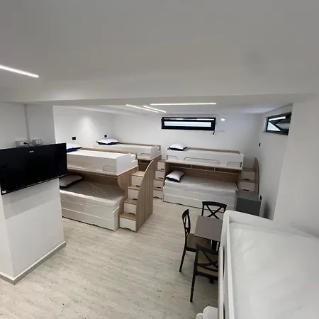 Ferra Hostal Durrës
