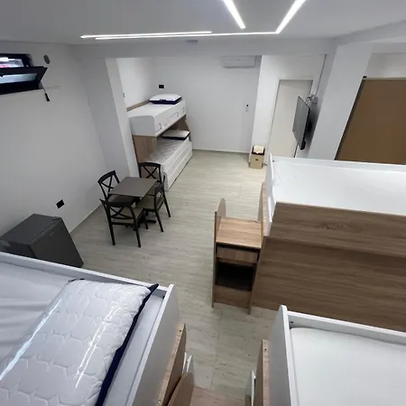 Ferra Hostal Durrës